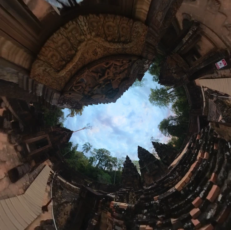 Мы с женой прилетели на сутки с Пхукета. Андрей встретил нас на машине, отвез в отель