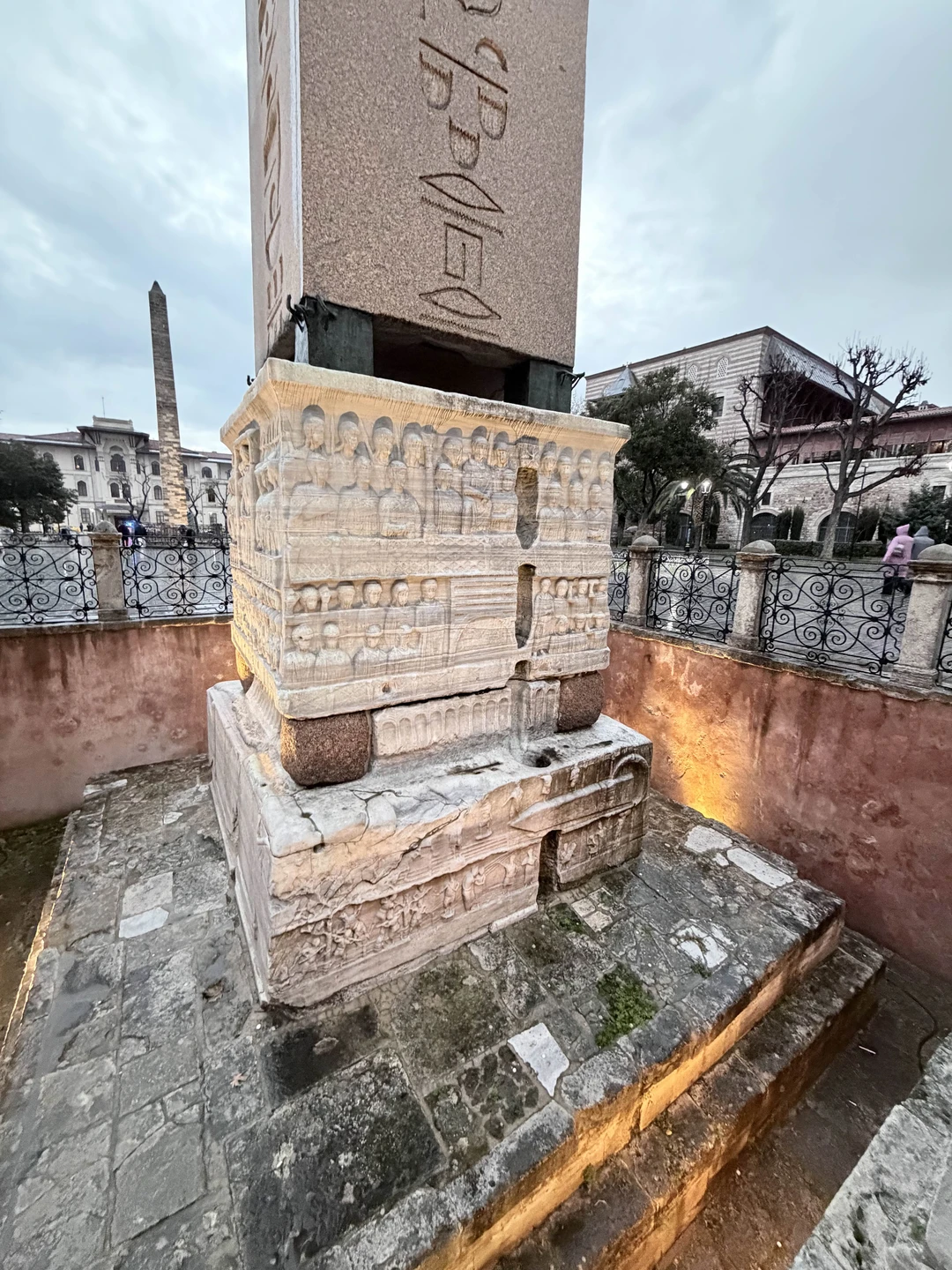 Огромное спасибо нашему гиду, три часа пролетели незаметно. Это была очень интересная экскурсия, однозначно рекомендую!