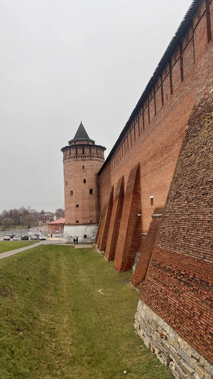Встречу подруг времен института решили провести в Коломне. Чудесный уютный городок 🫶🏻Прекрасная Екатерина провела для нас