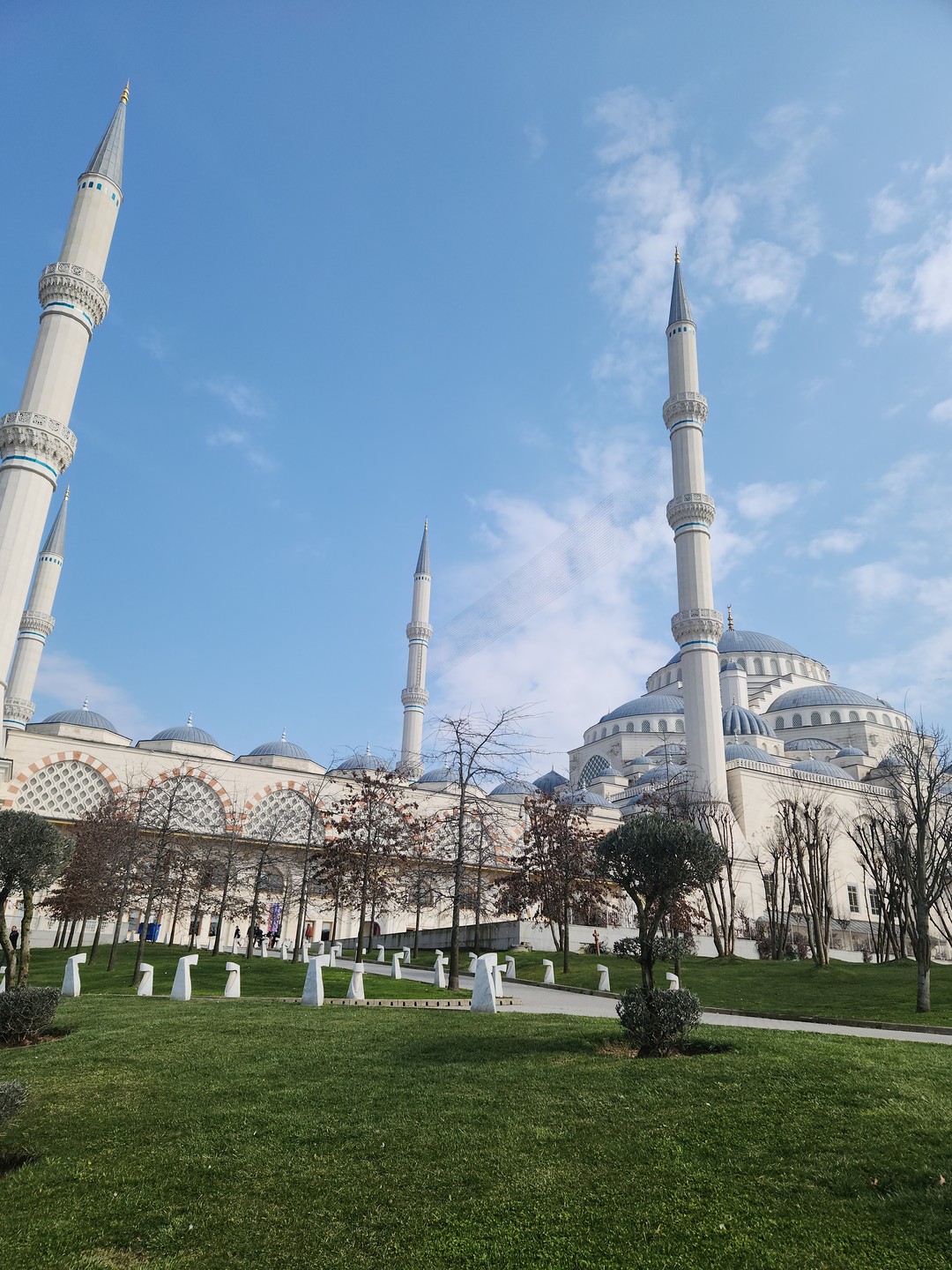 Отличный тур! Организатор была все время на связи. Все четко по времени. Замечательный гид, рассказал интересеые