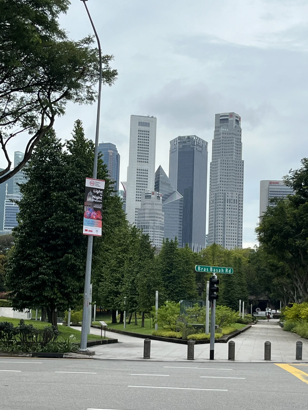 Ирочка, очень позитивный, веселый человек! Очень понравился ее рассказ про Сингапур. Ответила на все наши вопросы. Всем рекомендую!