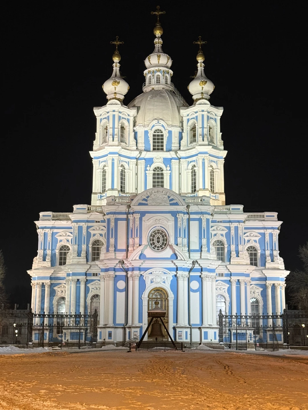 Гид интересно и подробно рассказывал, заинтересовал даже подростков. Места показал потрясающие. Экскурсию однозначно рекомендую