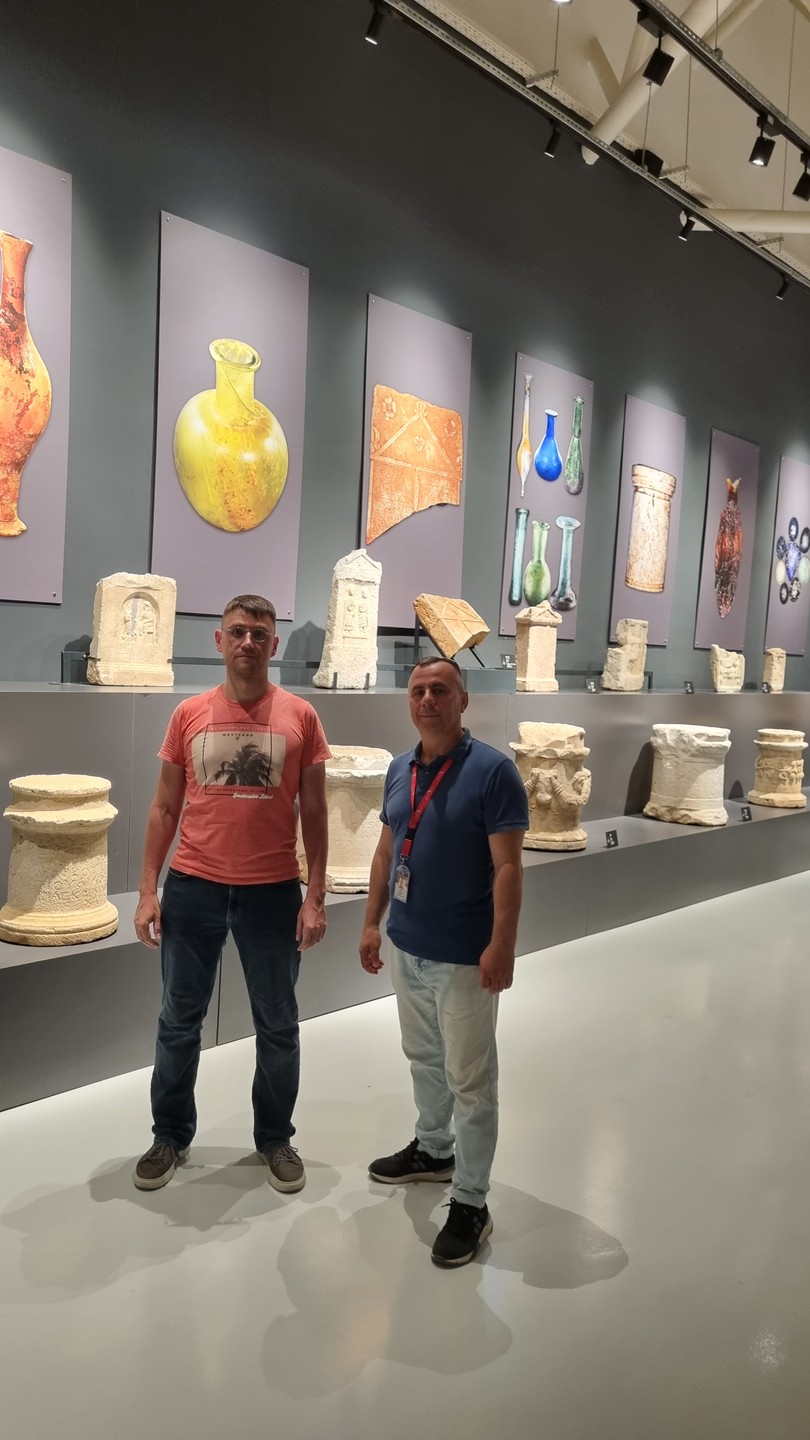 Обзорная экскурсия - очень ответственное мероприятие. Это как при знакомстве с человеком, когда от первых трёх