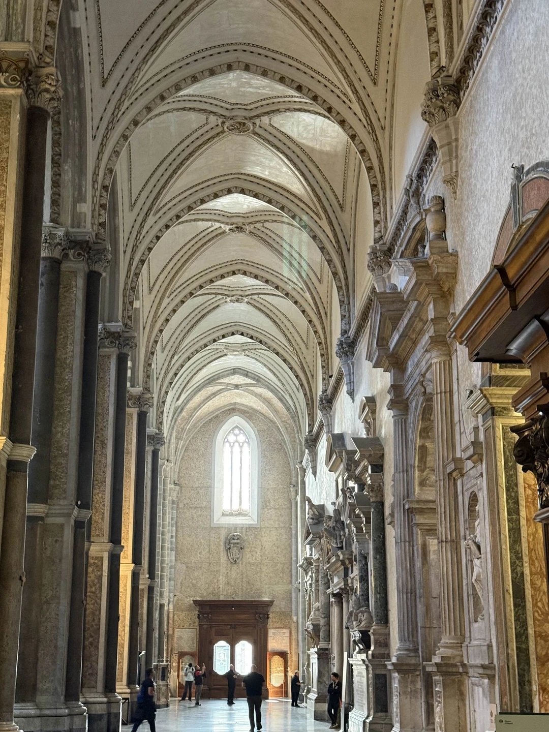 Экскурсовод Мира. Отличная организация, насыщенная программа, масса интересных фактов и тёплая атмосфера. Рекомендую всем, кто хочет