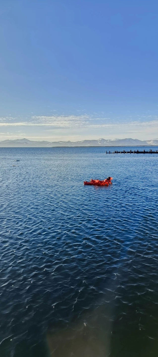 Первым делом на Камчатке мы решили бросить вызов самим себе - искупаться в Тихом океане! И