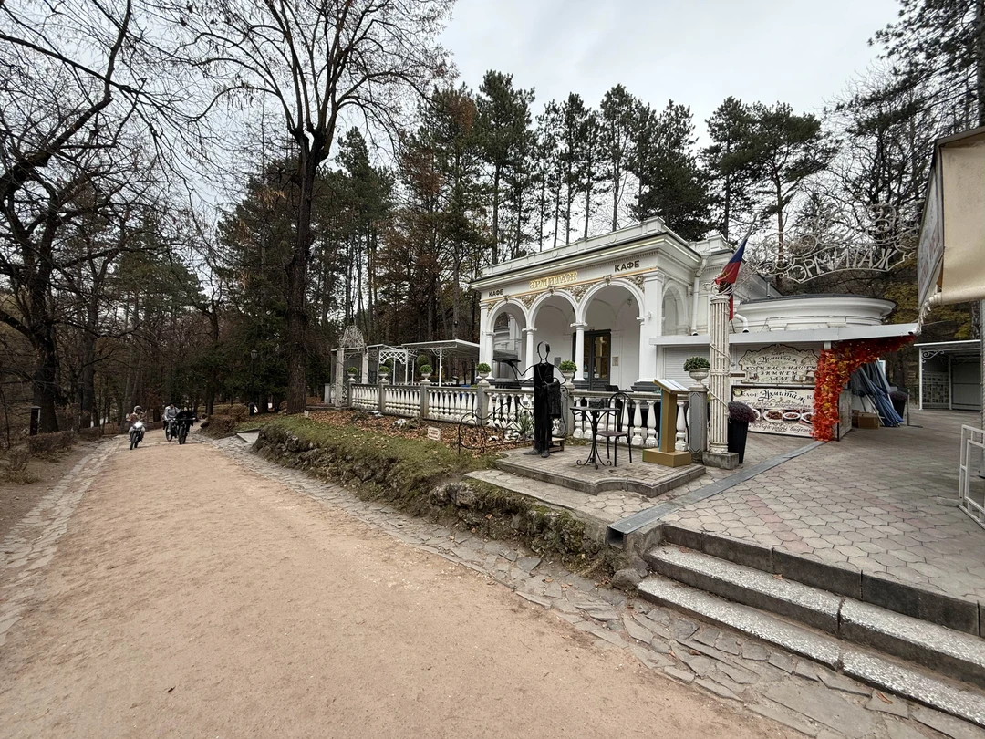 Я в восторге от экскурсии с Татьяной! Три часа пролетели так незаметно! Подача материала легко, отдельный