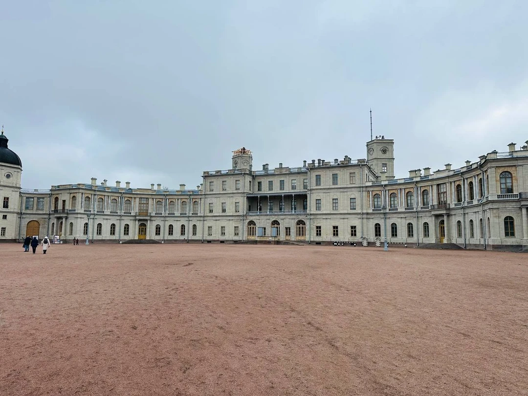 Хочу выразить слова благодарности Татьяне за незабываемую экскурсию по Гатчине. Приятный в общении человек, мы легко