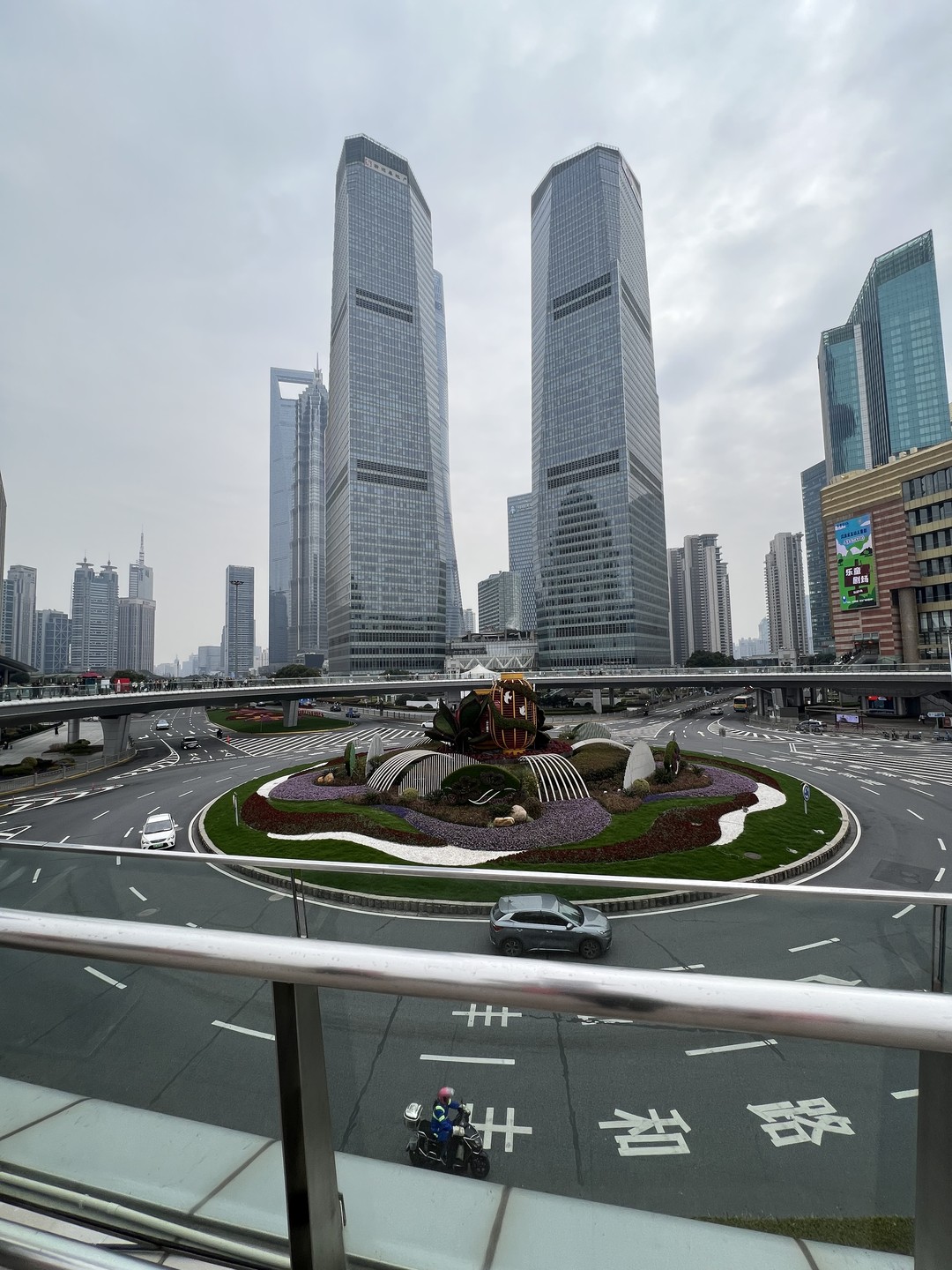 Это очень нужный формат экскурсии для всех, кто летит со средней продолжительности пересадкой в Шанхае и