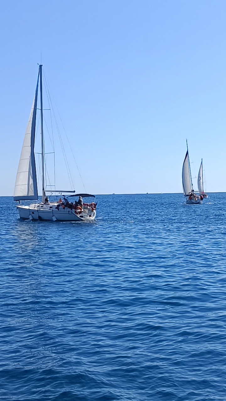 Чудесно провели время! Константин рассказал про яхту, беседа лёгкая, интересная! Очень всё вежливо и с добром! Управление профи!