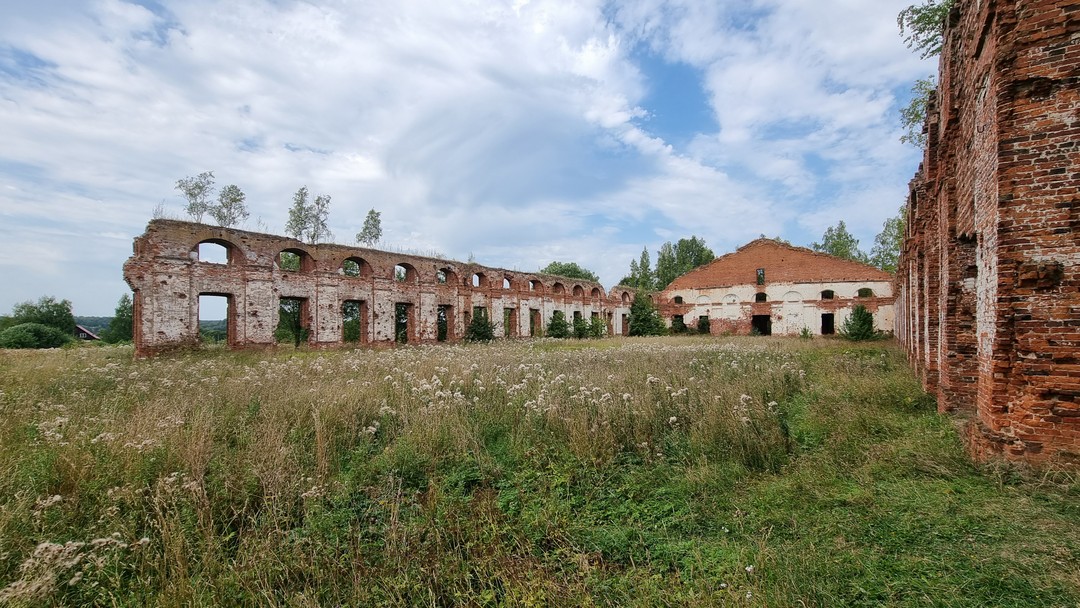 Большое спасибо Элите за интересную и необычную авторскую экскурсию, которую она устроила нам с женой. Она