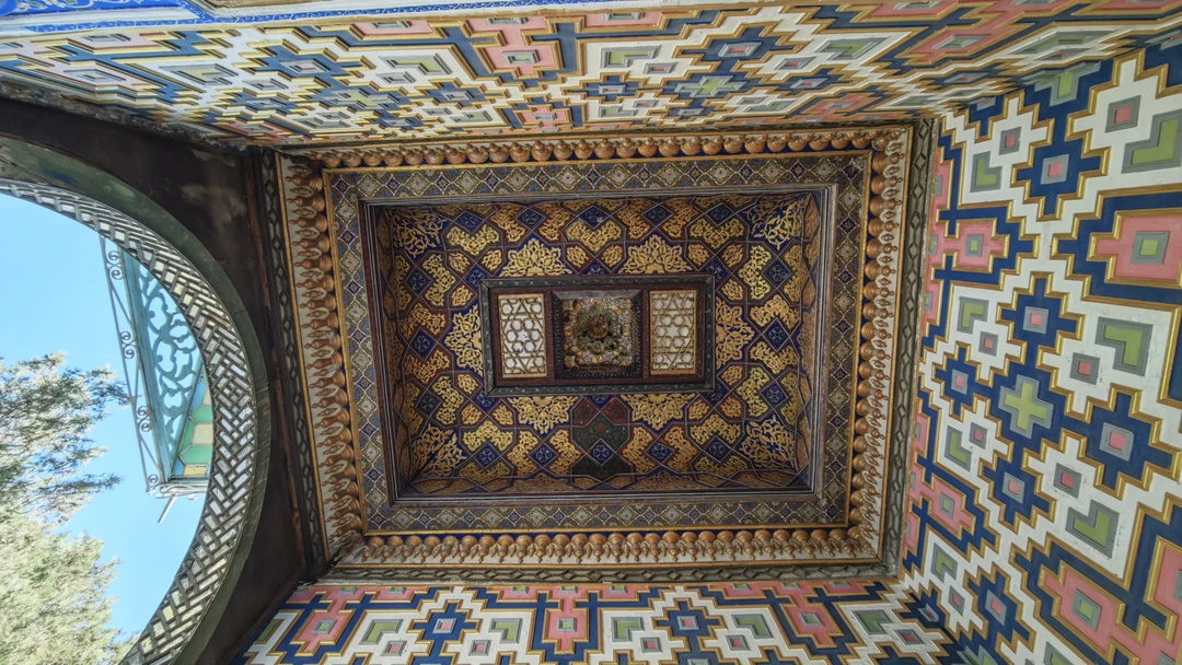 Акбар отличный гид! Все четко, по делу, информативно, слушать очень приятно. Маршрут очень комфортный, отлично подходит