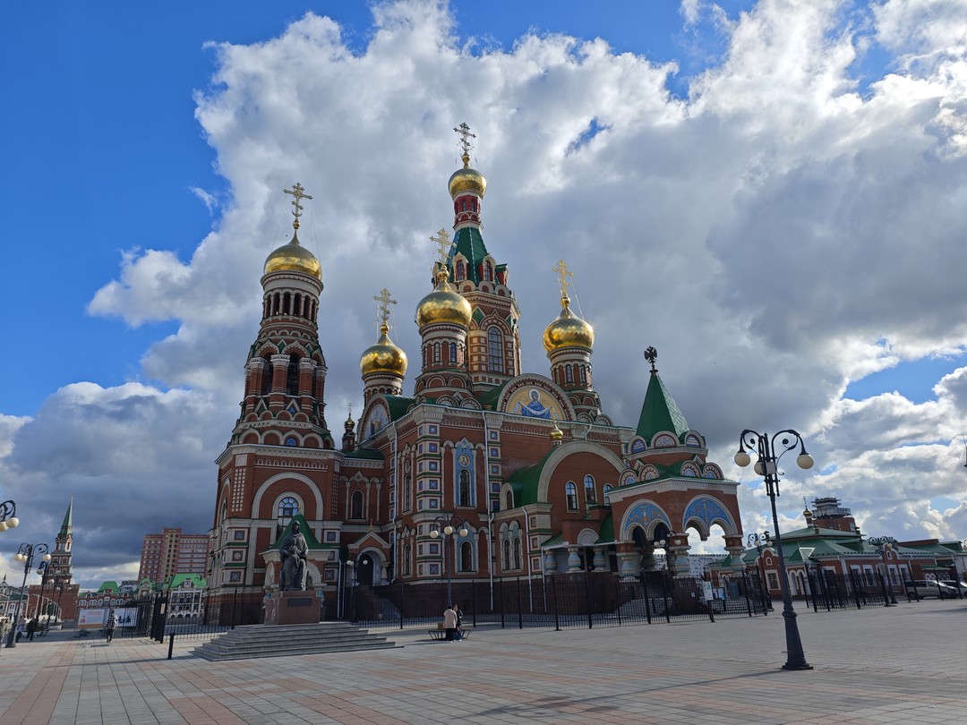 Выражаем Ирине искреннюю благодарность за нашу чудесную прогулку по городу. За два часа Ирина показала нам