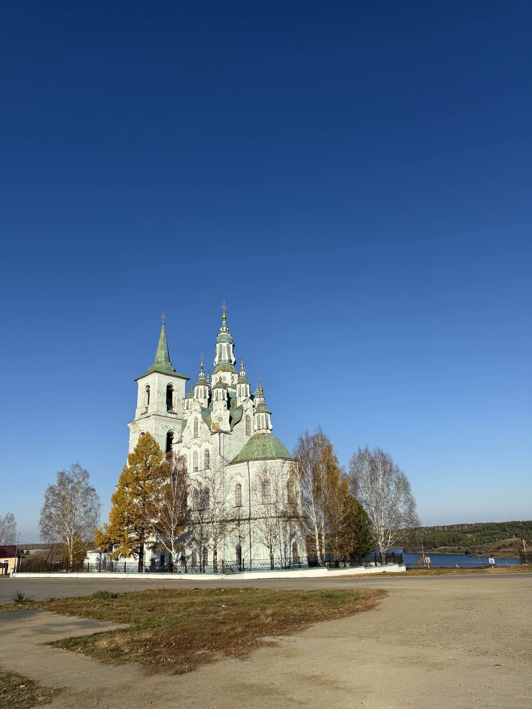 Отличная экскурсия, получила массу впечатлений, добралась до мест, до которых ни доехать, ни допрыгать, ни руками не достать!