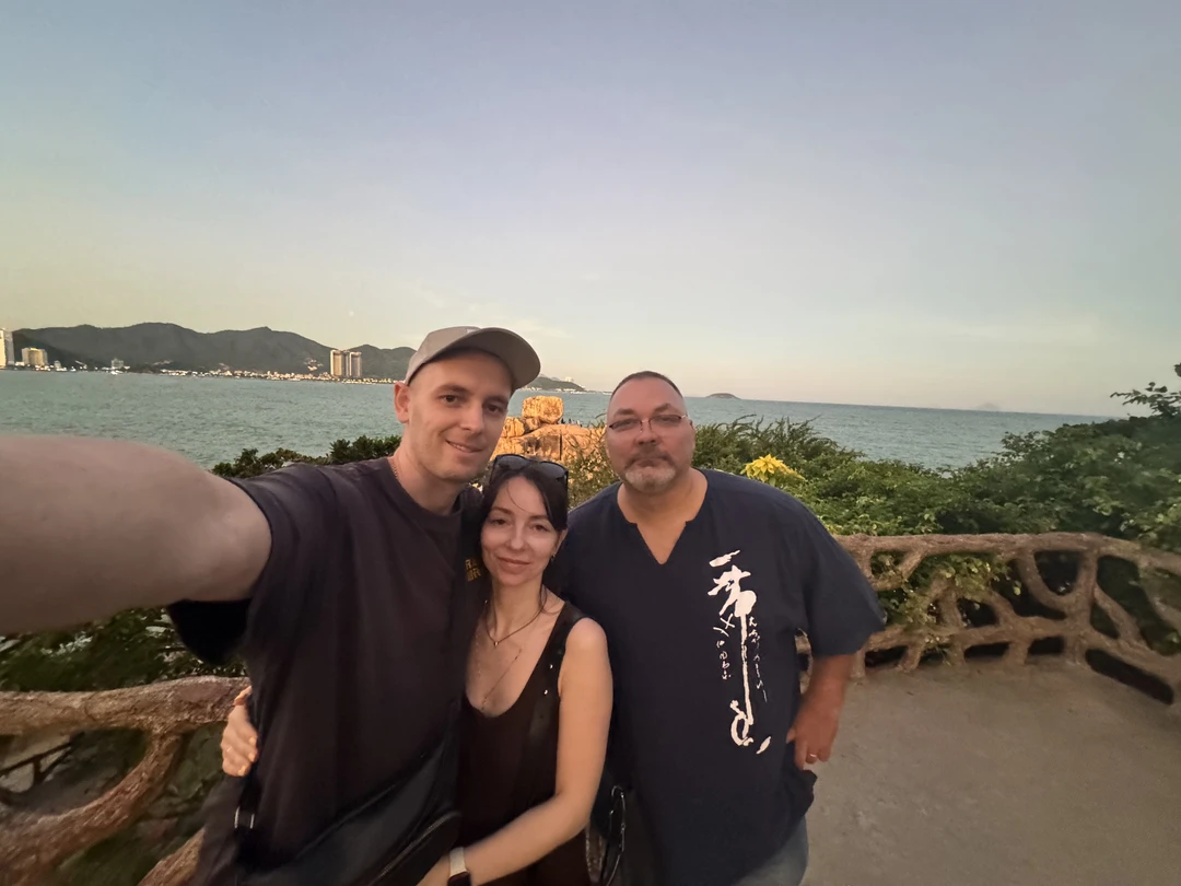 Огромное спасибо Дмитрию за такую насыщенную и интересную прогулку по Нячангу. Впечатления самые прекрасные. Считаю огромным