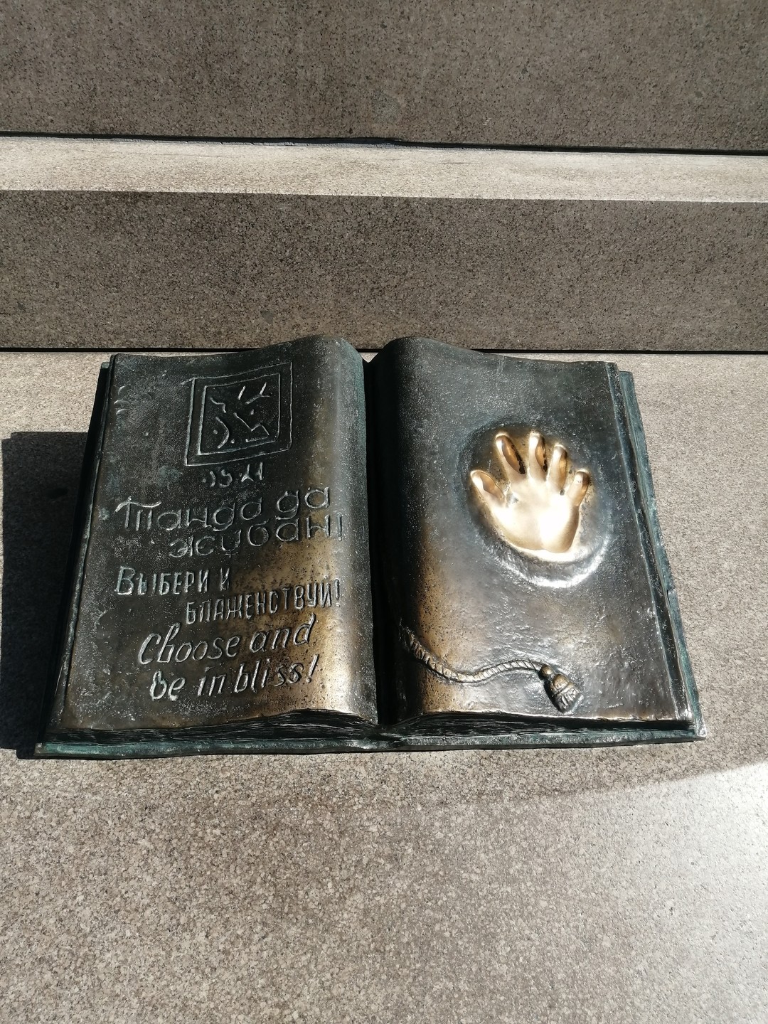 Алексей интересно рассказывает про родной город. маршрут составлен грамотно - сверху вниз. окончание экскурсии около зелёного