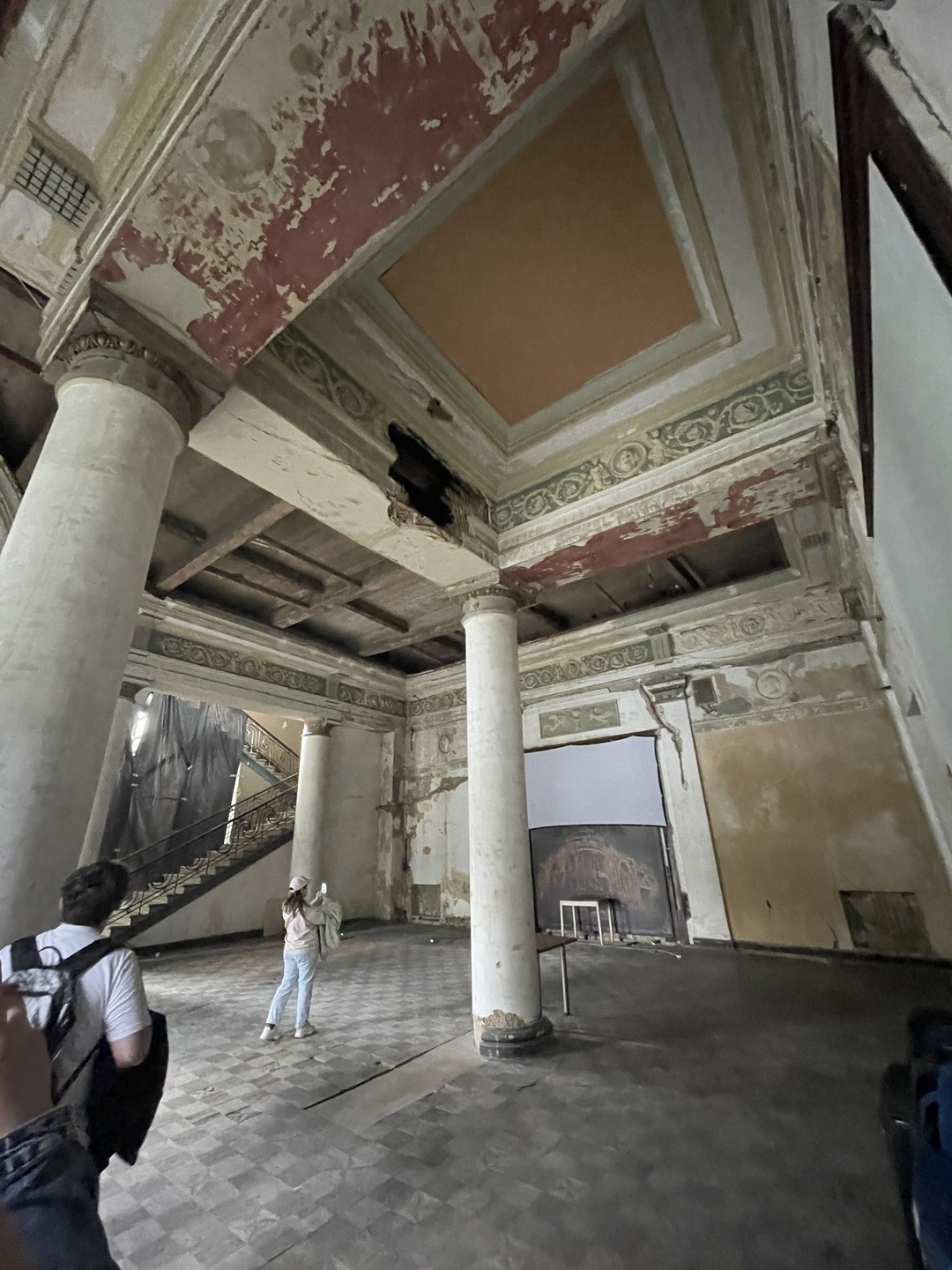 Экскурсия просто потрясающая, серьезно. Отличные места, не думал вообще что такие подъезды могли существовать и тем