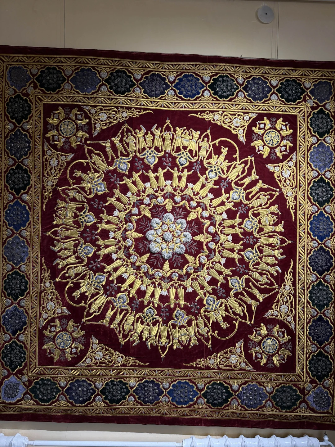 Очень познавательная экскурсия с Бернарой культура и традиции, чтение орнаментов на одежде коврах и в архитектуре