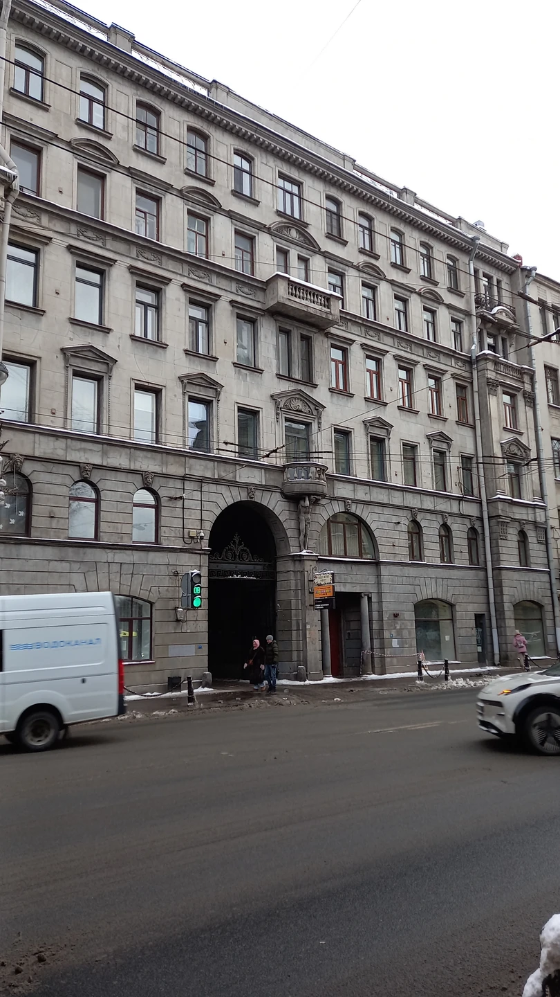 Секреты и лабиринты Петроградской стороны: дворы, парадные, легенды (Таиса)