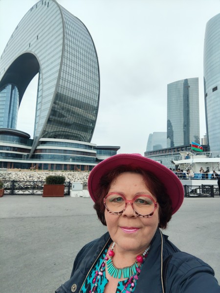 Гиду ставлю "отлично"! Очень знающий и коммуникабельный, с ним интересно. Балл снизила за очень короткий маршрут. Можно было охватить побольше