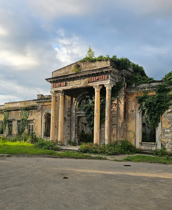 Джипинг по городам-призракам и водопадам Восточной Абхазии