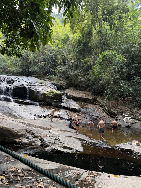 Покупаться в водопадах была хорошая идея, но идти к ним км вверх по бездорожью- было непросто, совсем непросто…