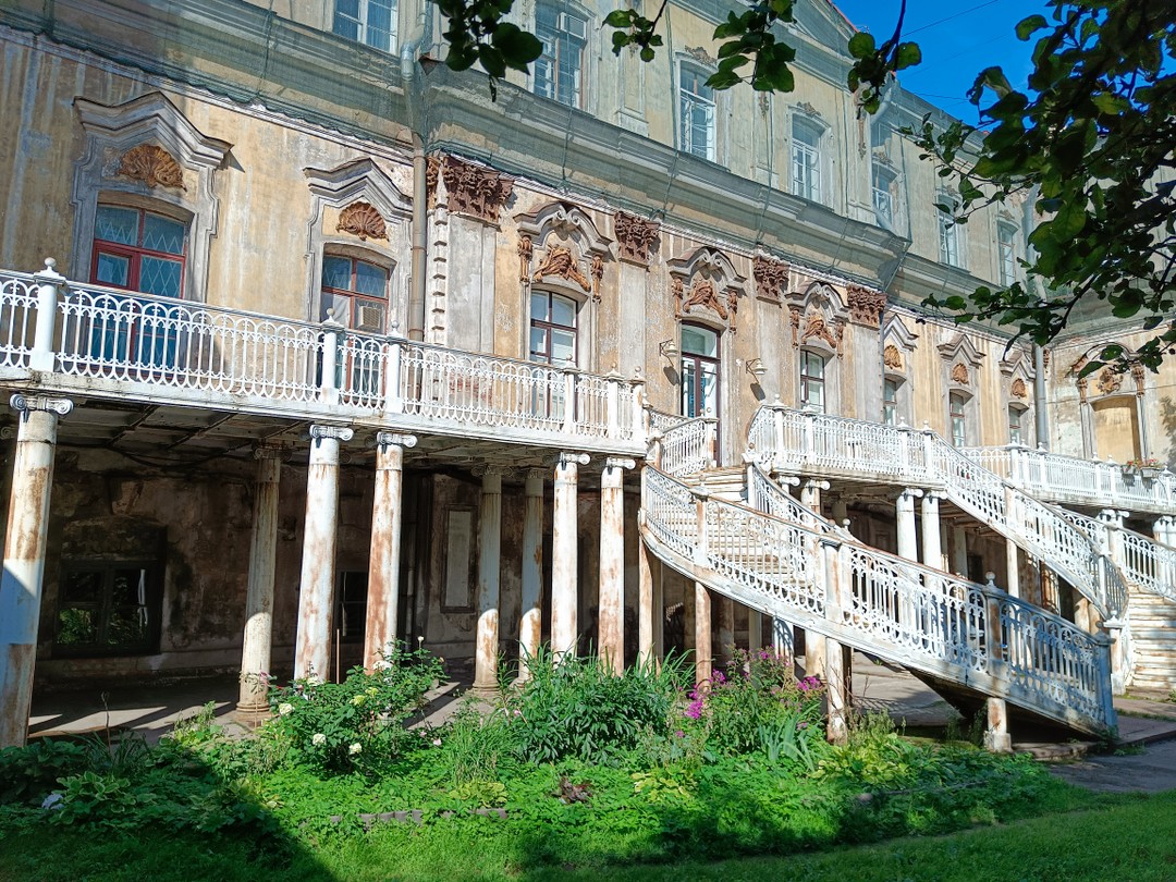 Необычная экскурсия по незаезженному маршруту. Интересная подача материала, на все вопросы получили ответы. Время на усадьбе