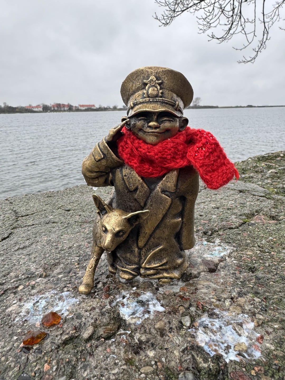 Большое спасибо, Юлии за проведение замечательной экскурсии в экстремальных погодных условиях! Дождь лил не переставая почти