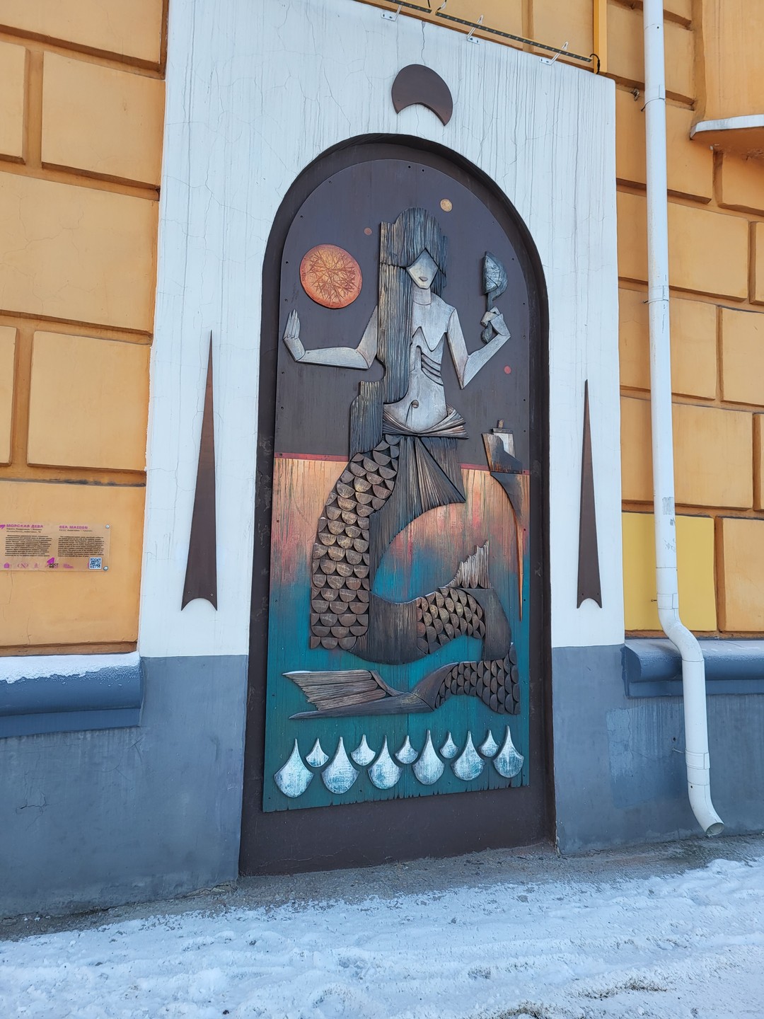 Были сегодня на экскурсии по Мурманску с Оксаной. Экскурсия началась по расписанию, и мы сразу пошли