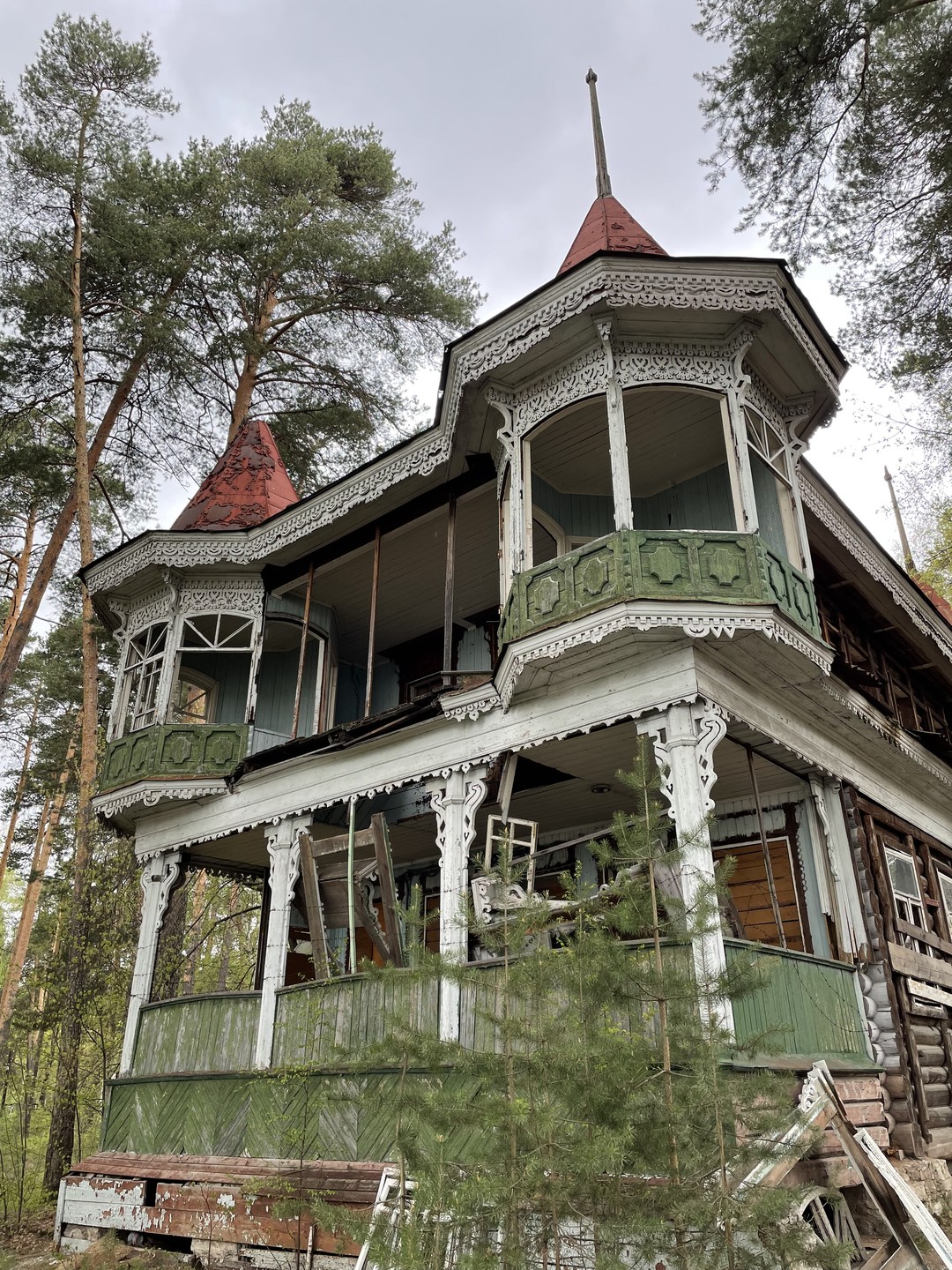 В первую очередь хочу сказать, что Пётр умеет подстроиться под заказчика. Поскольку на момент экскурсии мы
