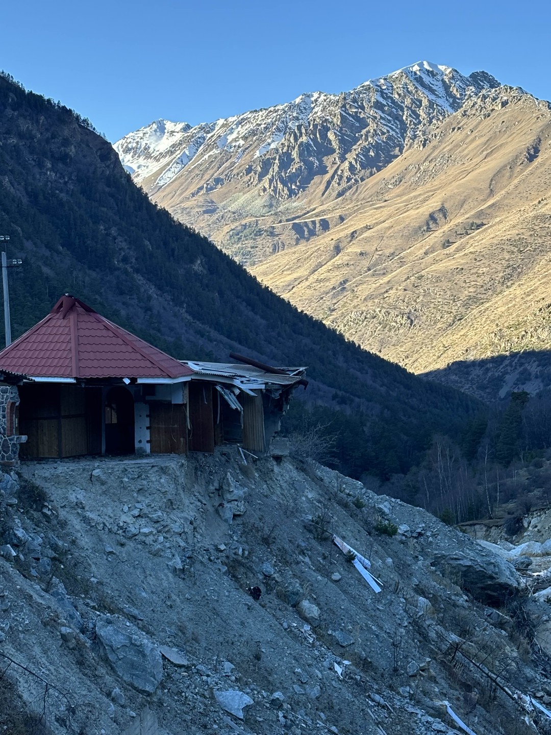 Однозначно рекомендую!!! Борис сделал нам очень запоминающуюся, комфортную и душевную поездку. Информация подавалась живо и интересно