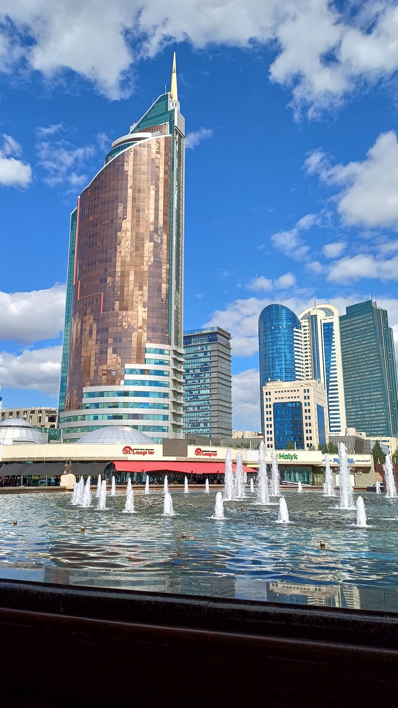 Отличная, комфортная экскурсия на автомобиле. Экскурсия была чуть больше двух часов, но довольно содержательной. Мы многое