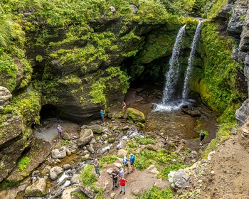 Белые и Чёрные скалы, вулкан Баранского