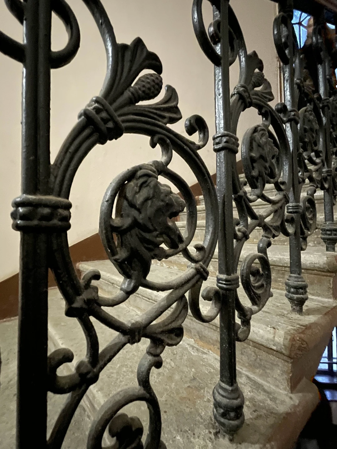 Благодарим Алексея за интересную экскурсию- знакомство с Васильевским островом. Увлекательный рассказ, динамичное повествование без занудной терминологии