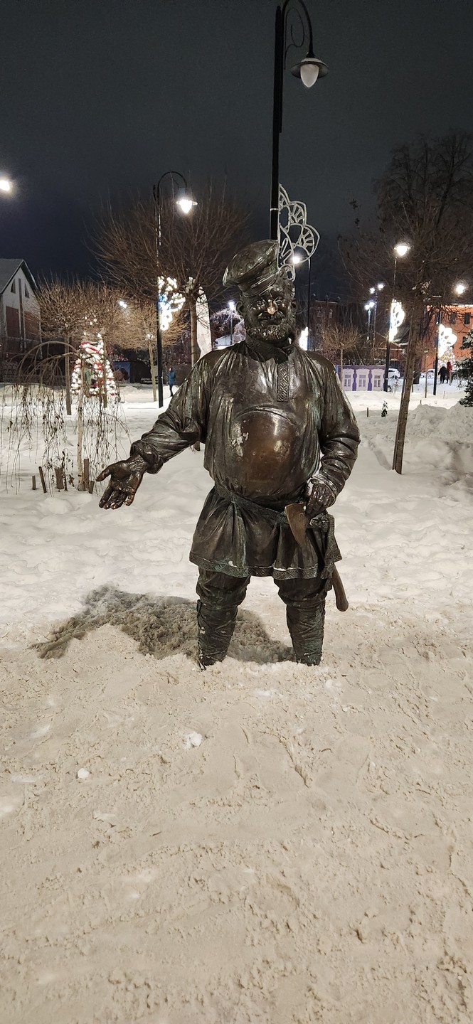 Интересный формат и нетривиальная подача материала. Очень красивые локации! Экскурсовод вдохновляет своим творчеством и заряжает позитивом!