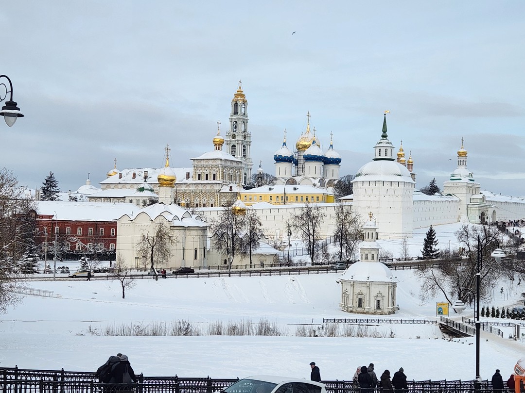 Спасибо огромное гиду Михаилу за такое интересное и незабываемое знакомство со Свято-Троицкой Сергиевой Лаврой. День экскурсии