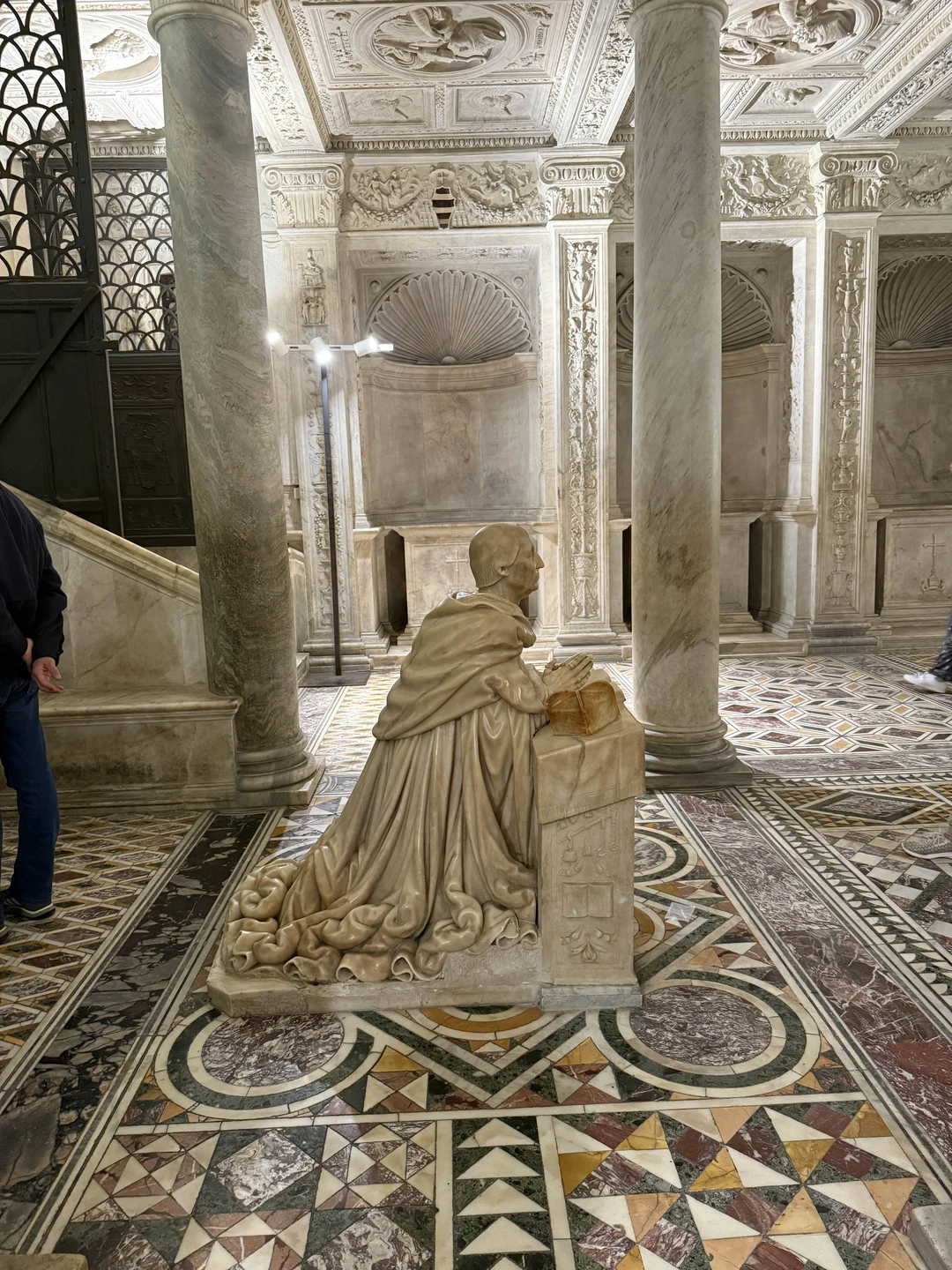 Экскурсовод Мира. Отличная организация, насыщенная программа, масса интересных фактов и тёплая атмосфера. Рекомендую всем, кто хочет