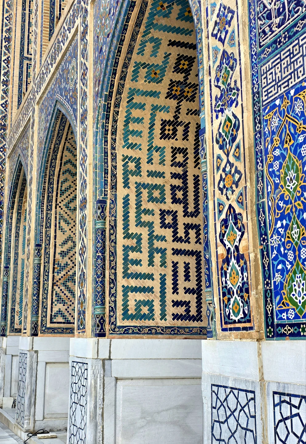 С Шохрухом вы с головой нырнете в волшебный Самарканд, в его многослойную историю, легенды и сказки