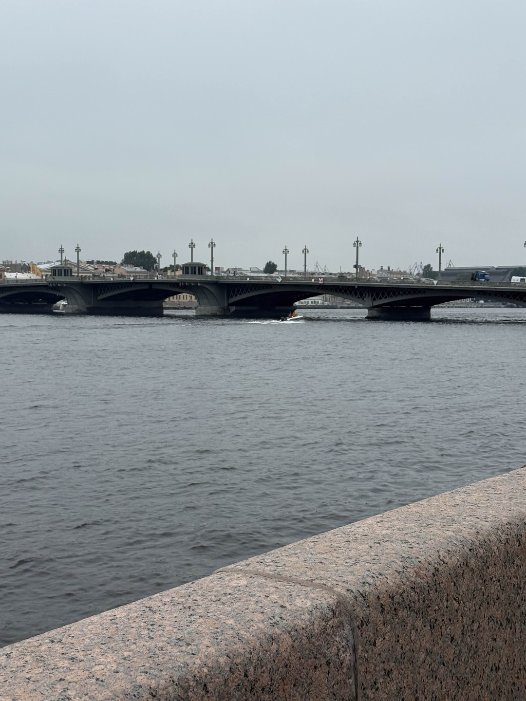 Организация хорошая: автобус удобный, программа чёткая, время рассчитано так, что чувствуешь насыщенность, но не усталость, рекомендую 👍