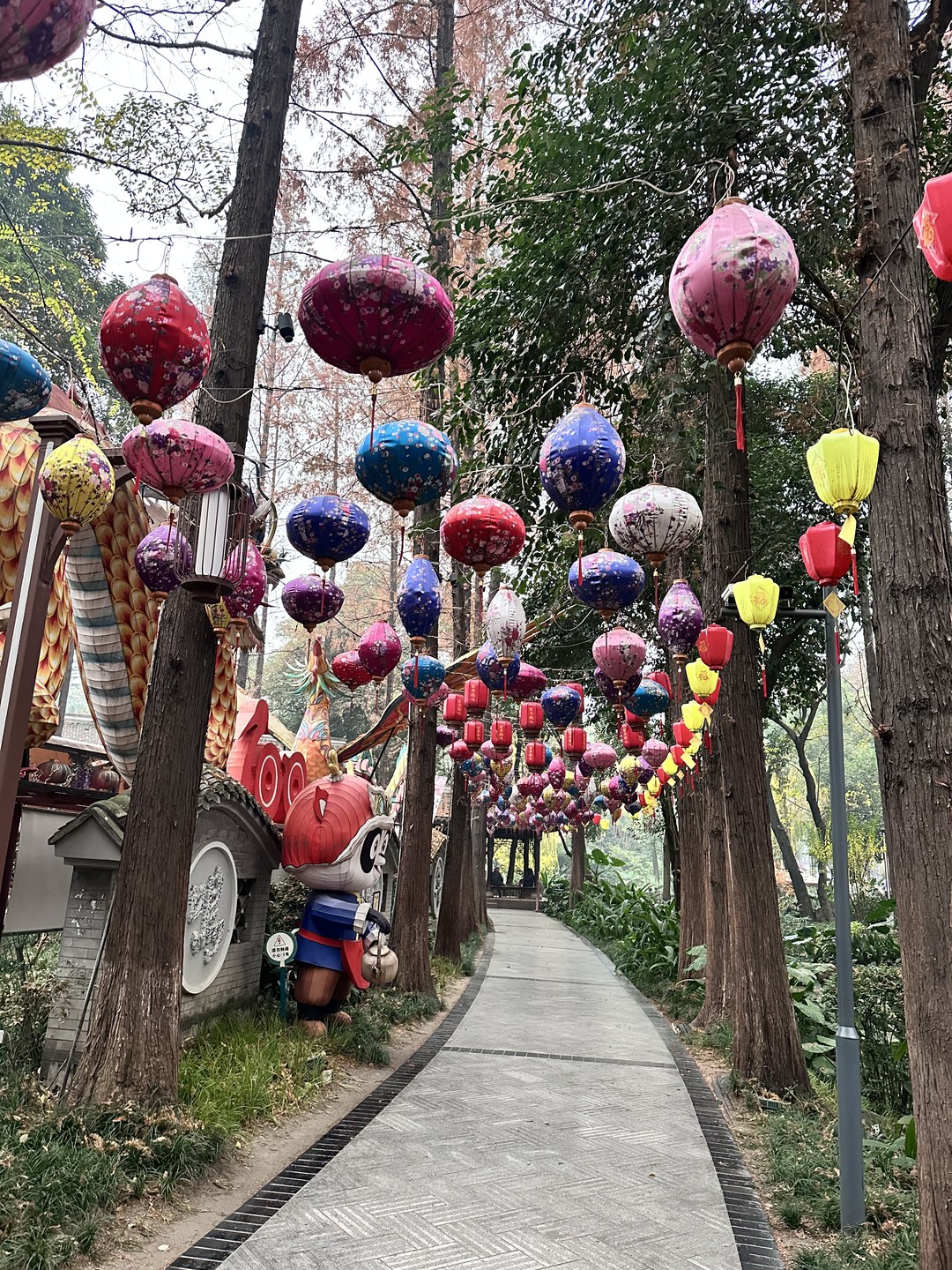 Хочу выразить благодарность Кристине за проведанную экскурсию по Чэнду, которая превзошла все ожидания