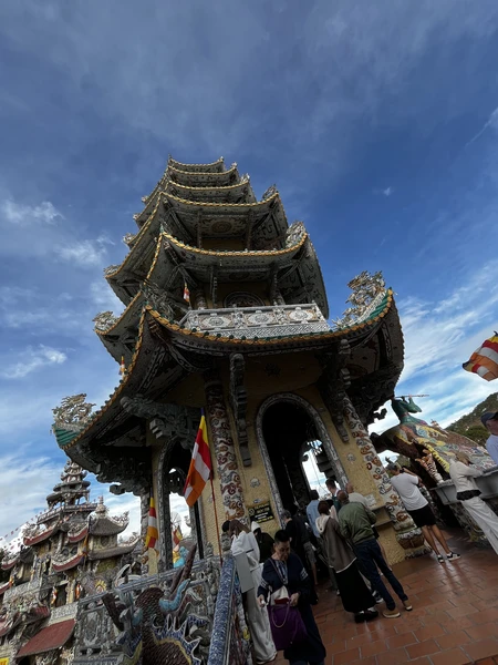 Экскурсовод был просто нереально крутой! Николай, спасибо ещё раз огромное за истории!