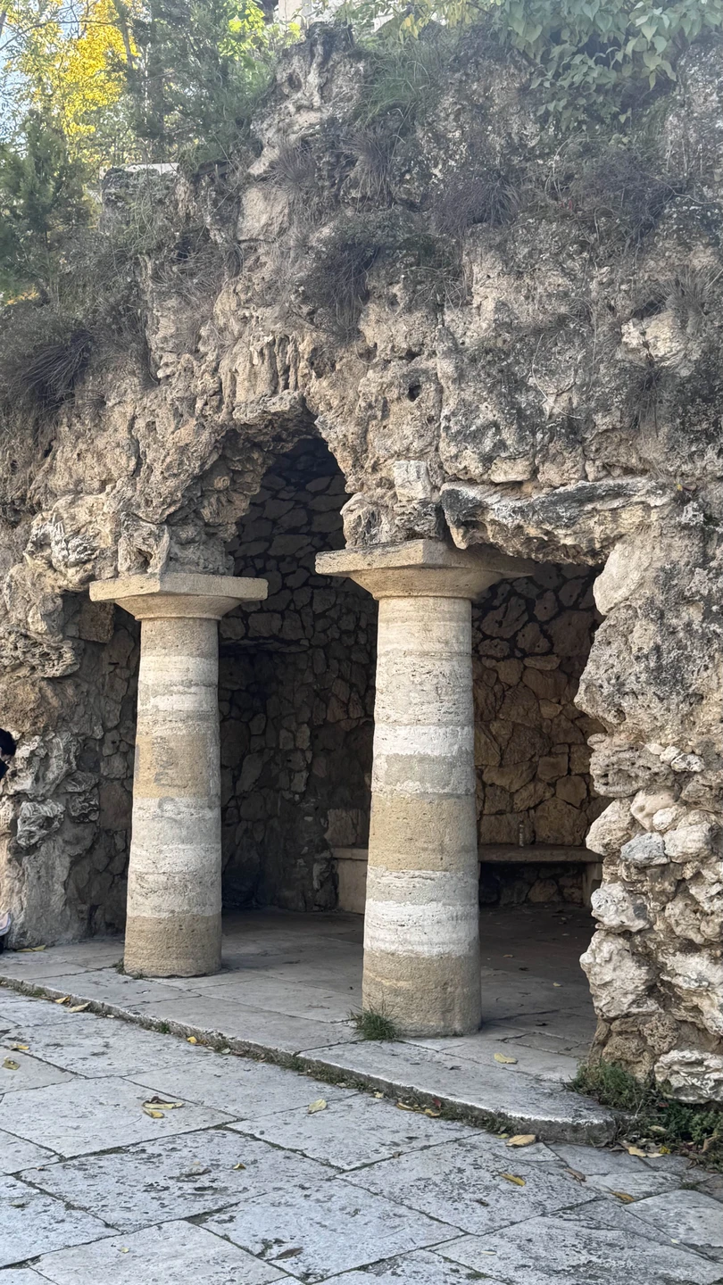 Гид большая умница. Много знает и интересно рассказывает. Внимательная. Очень интересная экскурсия!!!!