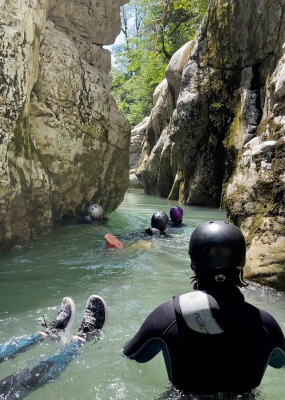 Каньонинг с опытным инструктором в мини-группе