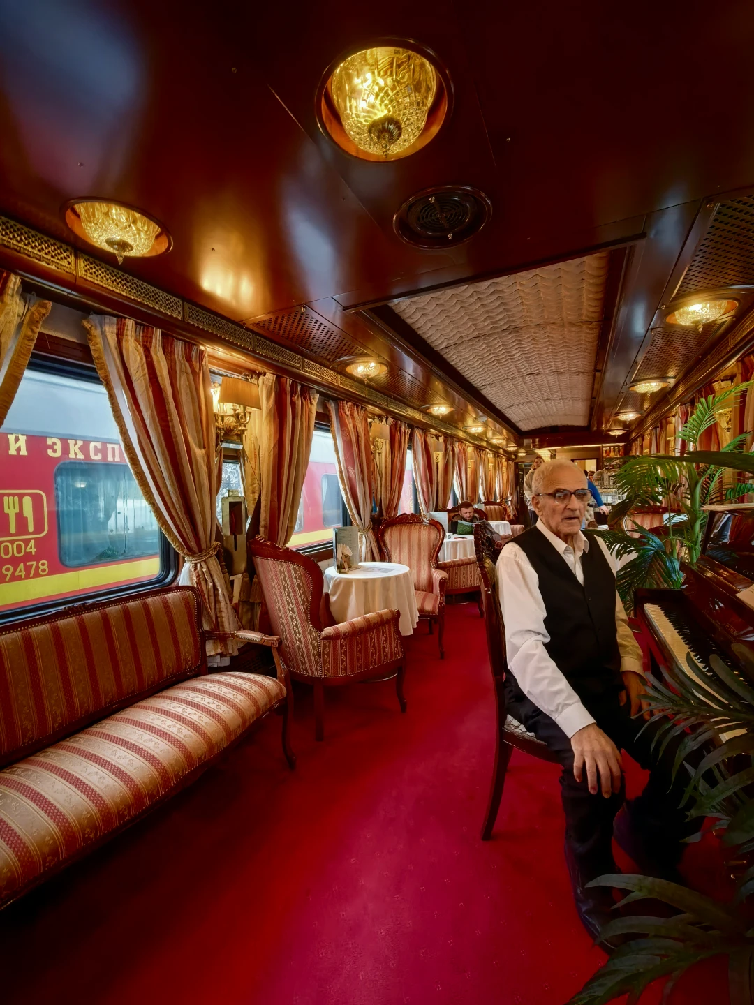 Вчера были в прекрасном путешествии с экскурсоводом Натальей. Нам очень повезло с гидом, поскольку мы кроме