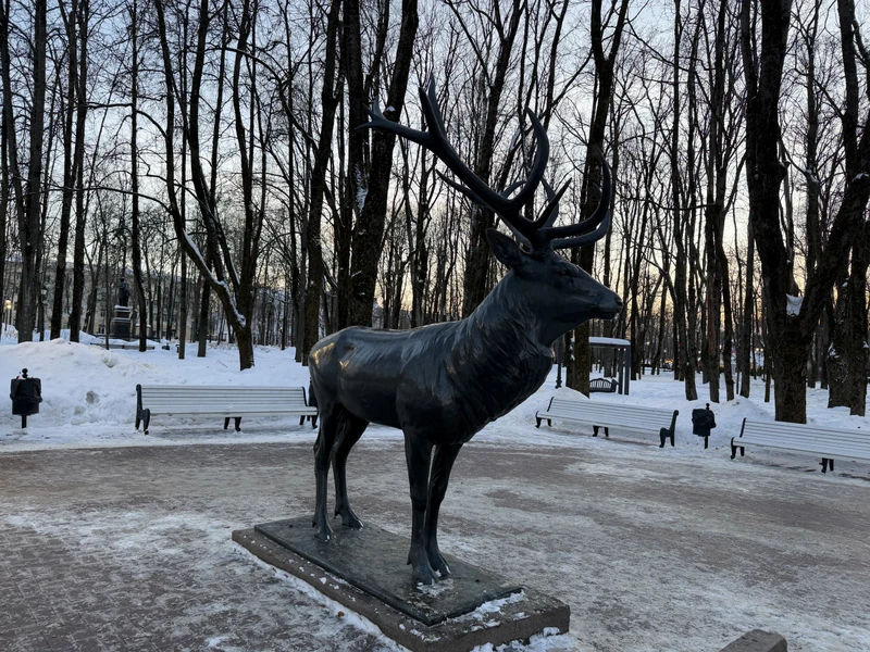 Мне повезло, Максим провел мне индивидуальную экскурсию. Прекрасный маршрут, тематика и рассказчик) Максим отлично знает историю