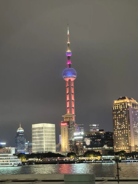 Хочу сказать большое спасибо Жанне за небольшое, но очень приятное знакомство с Шанхаем! Жанна - очень