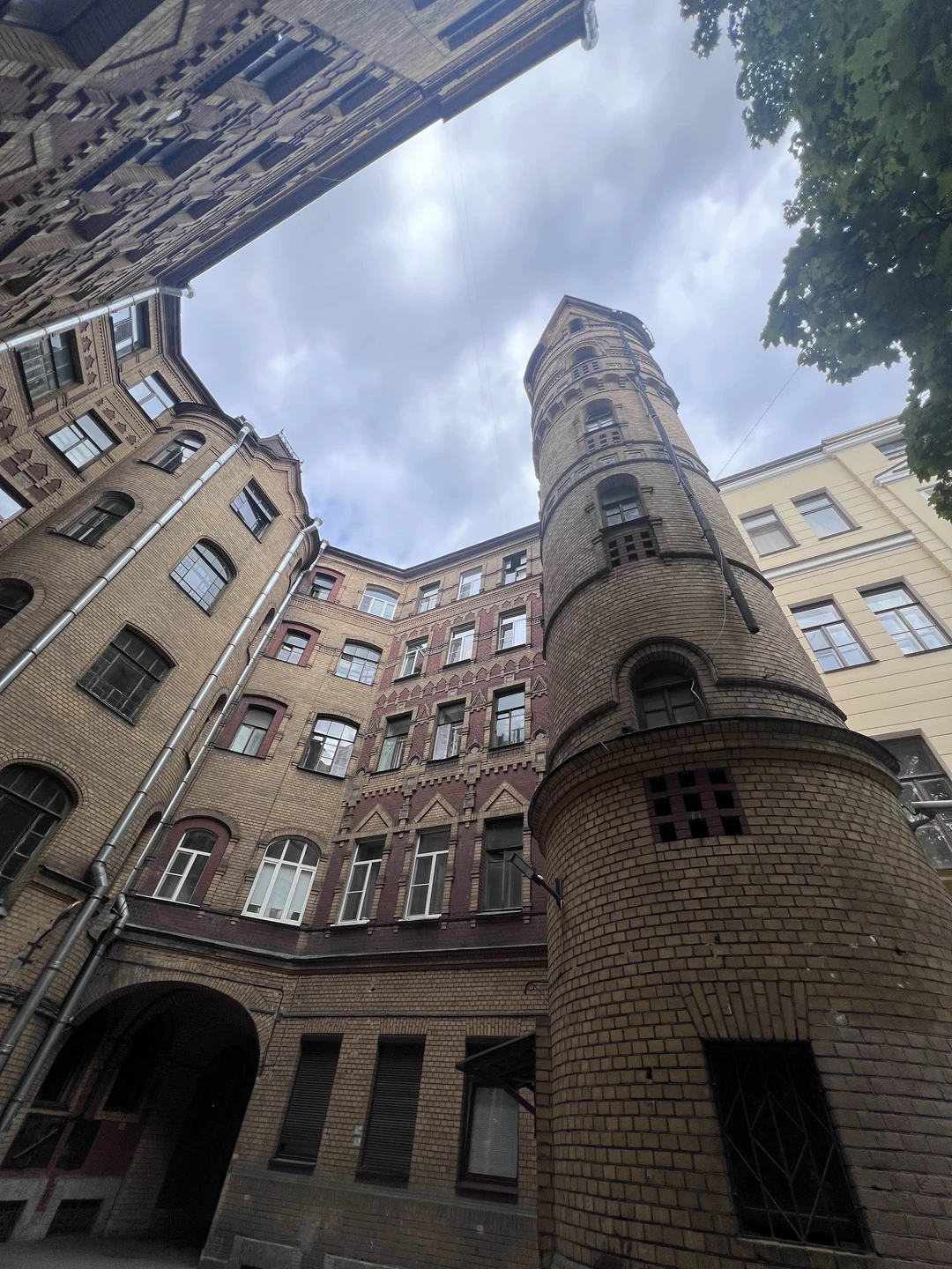 Сама экскурсия и экскурсовод мне понравились.