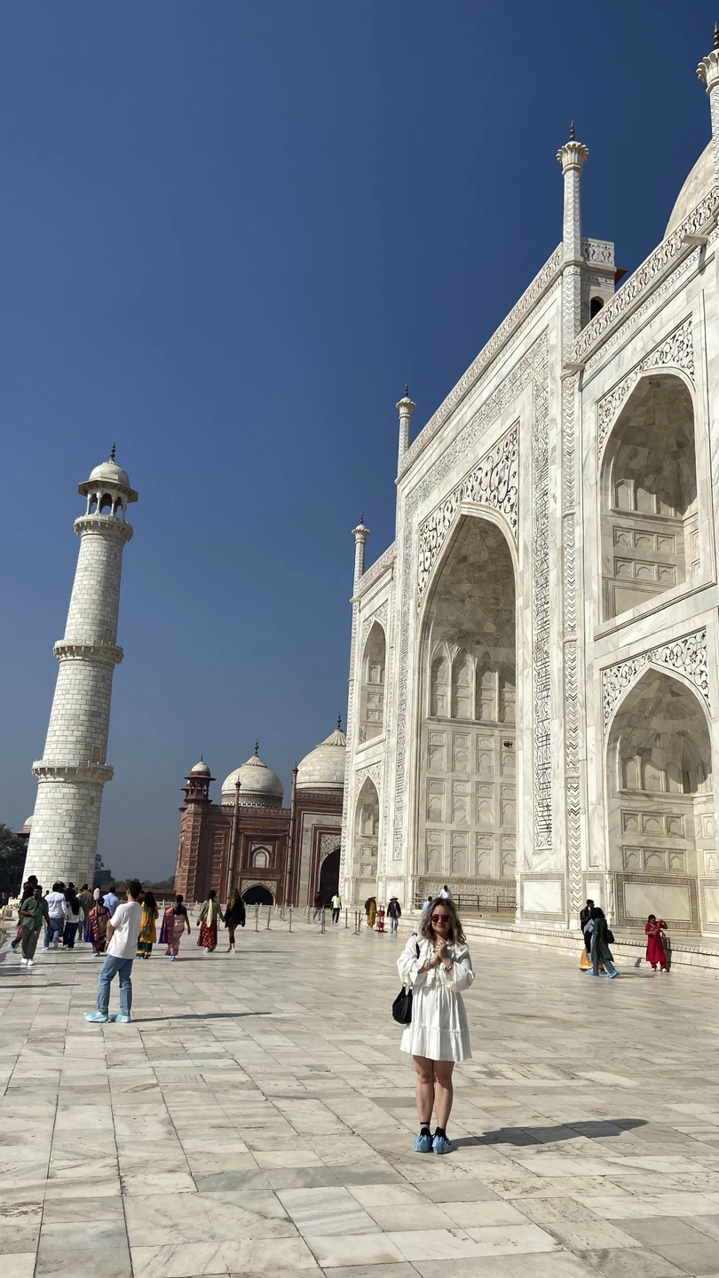 хотела бы выразить огромную благодарность Абхинаву и всем его ребятам, моей большой удачей было выбрать их