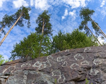 Инсталляция, вдохновлённая петроглифами, водопад Кивач, старинные деревни Шуньга и Толвуя
