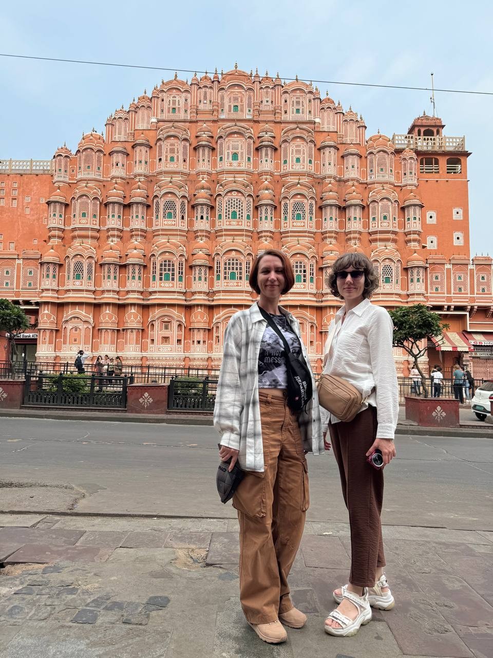 Ездили в тур вдвоём с сестрой с 16 по 24 сентября и остались очень довольны организацией.