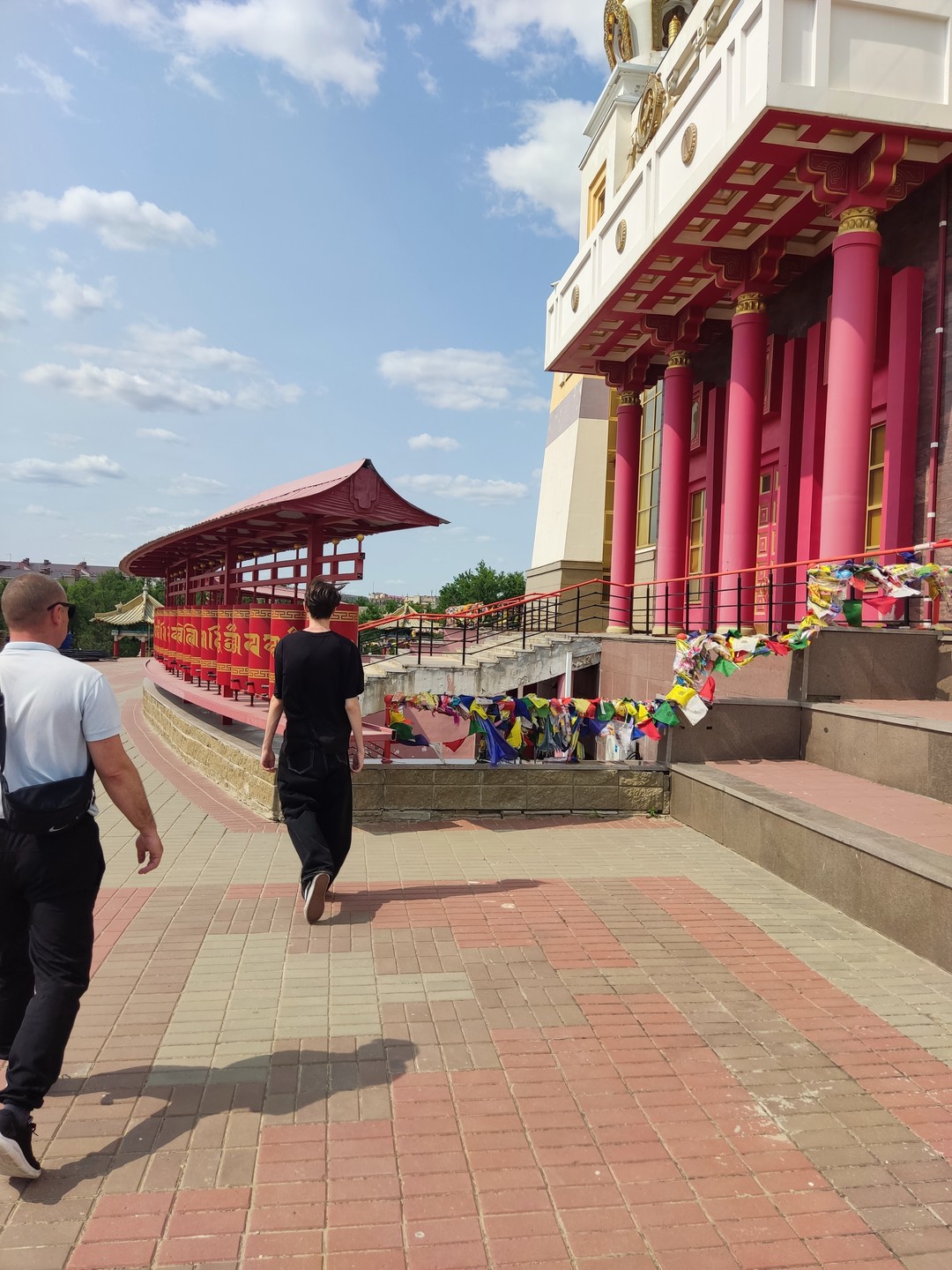 Всем обязательно рекомендую отправиться с Дмитрием в увлекательное путешествие в Калмыкию. Вас ждёт экскурсия не только